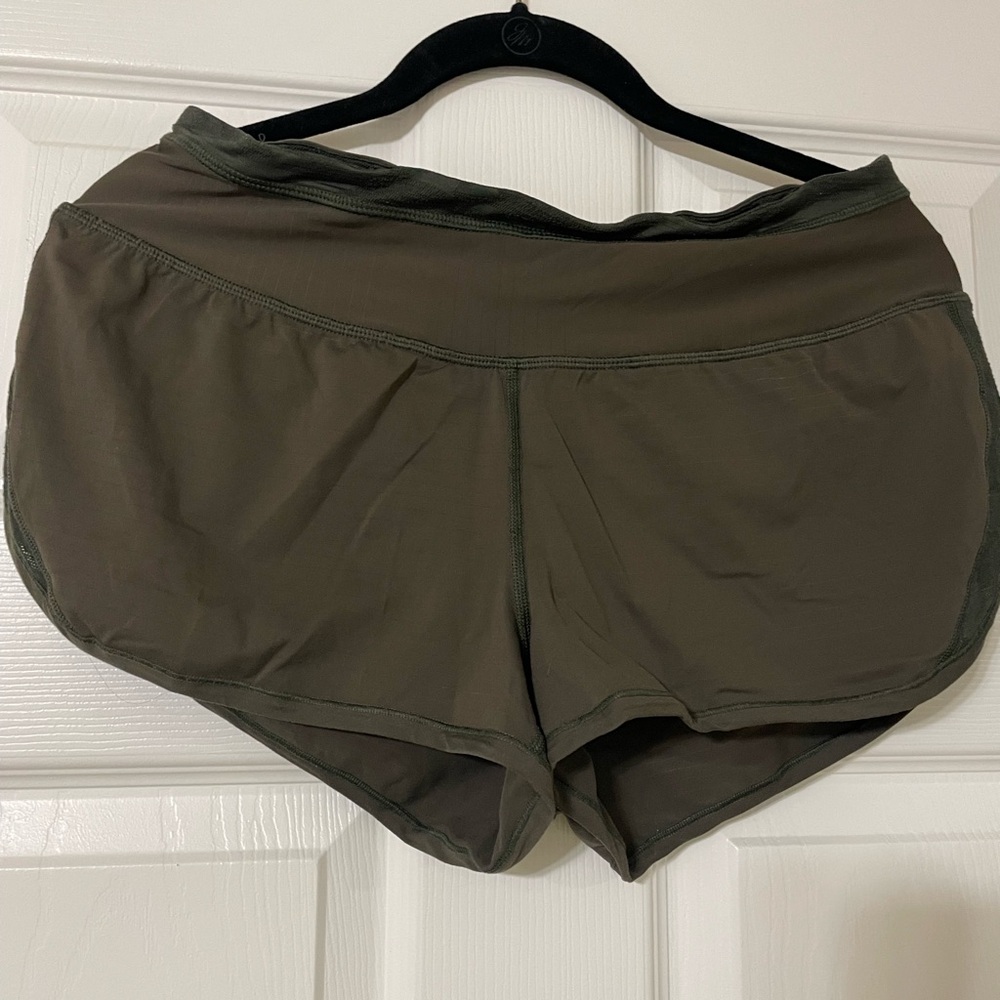 Lululemon shorts size 6